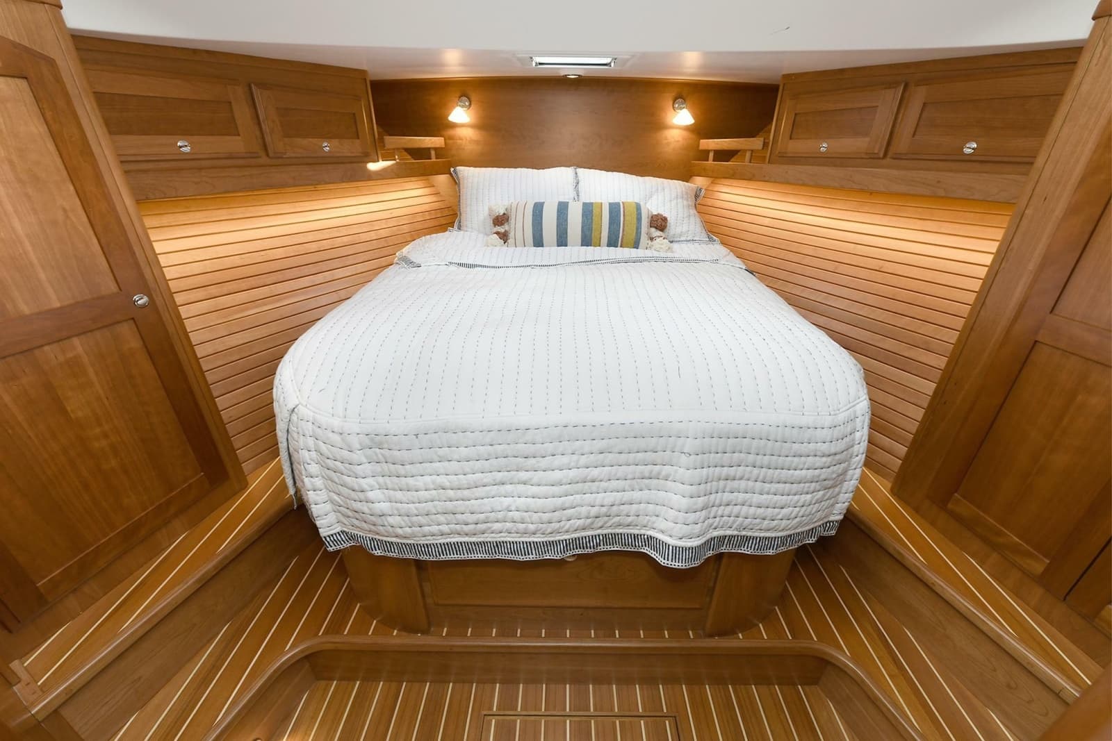 2021 Sabre 48 Salon Express