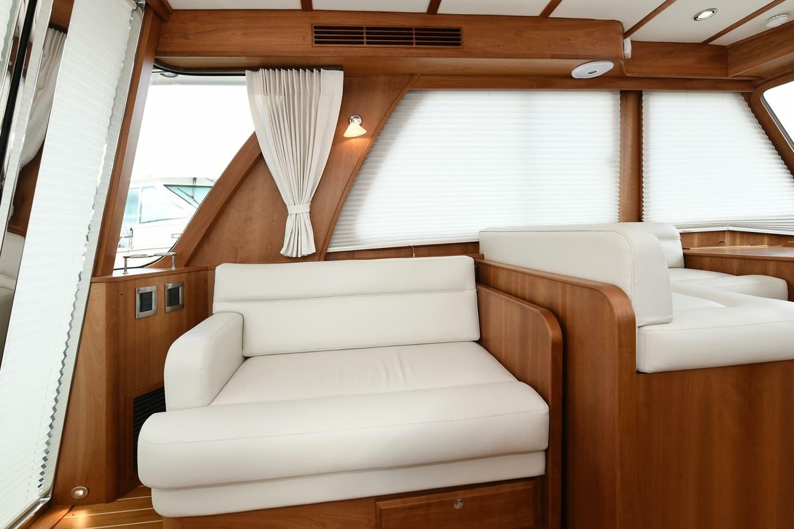 2021 Sabre 48 Salon Express