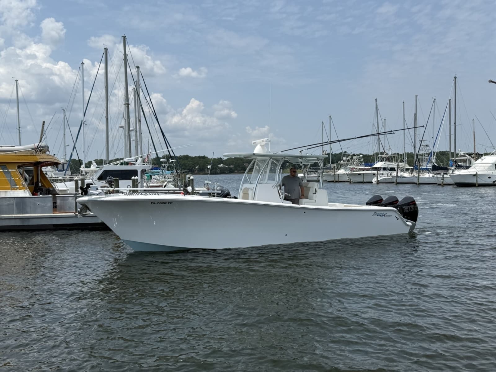 2022 Front Runner 33 Center Console