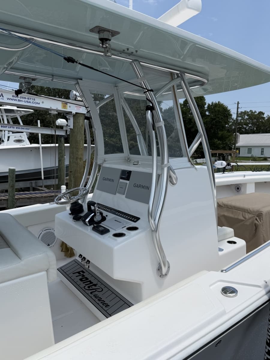 Front Runner 33 Aft Cockpit & Rod Holders
