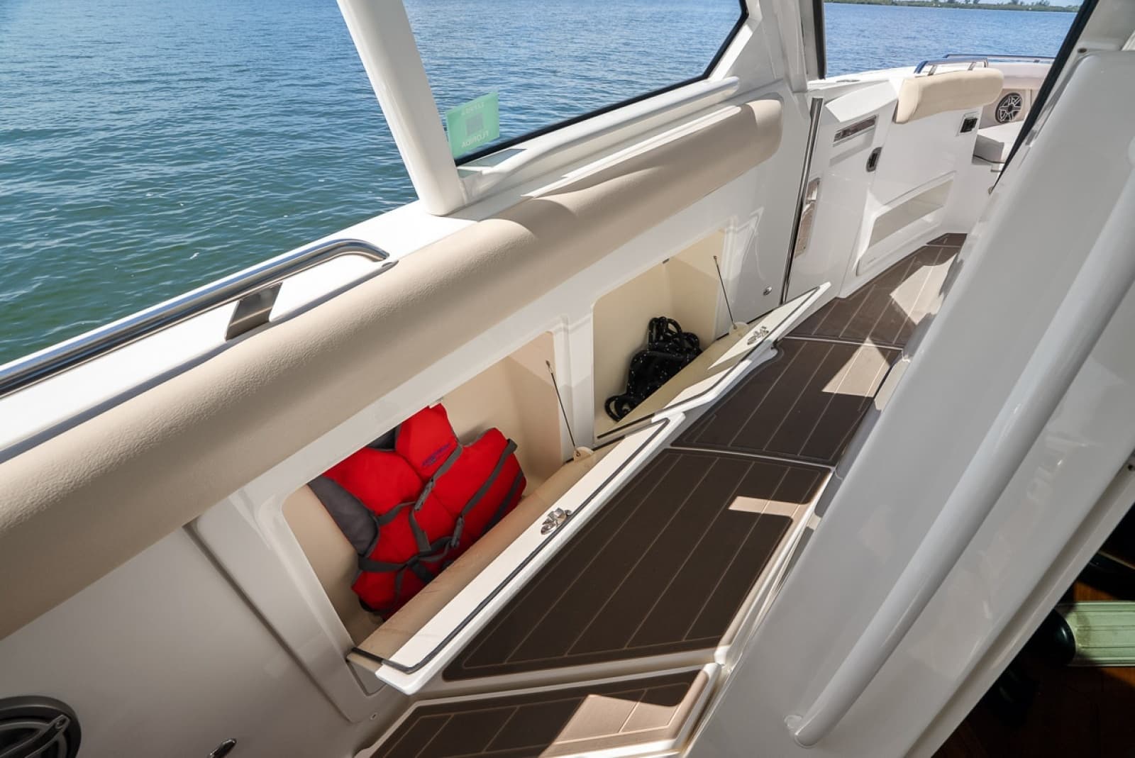 2020 Boston Whaler 380 Realm