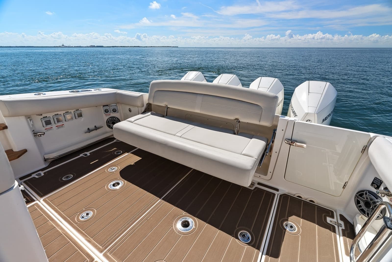2020 Boston Whaler 380 Realm