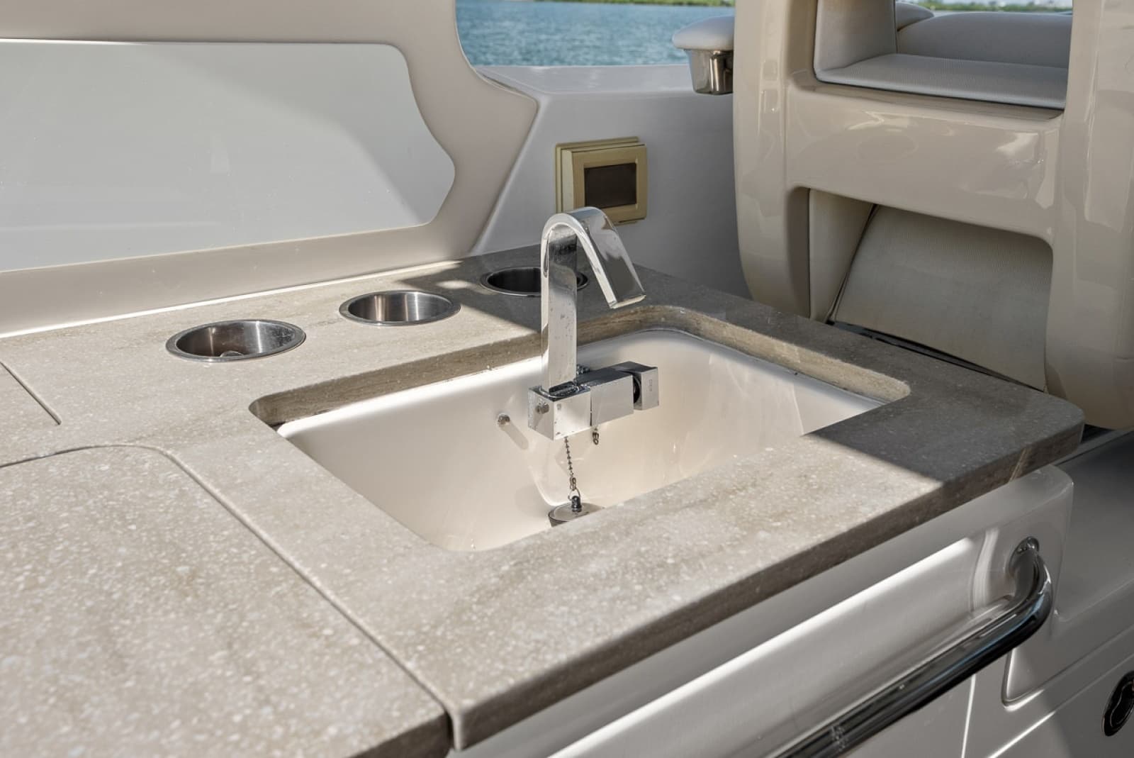 2020 Boston Whaler 380 Realm