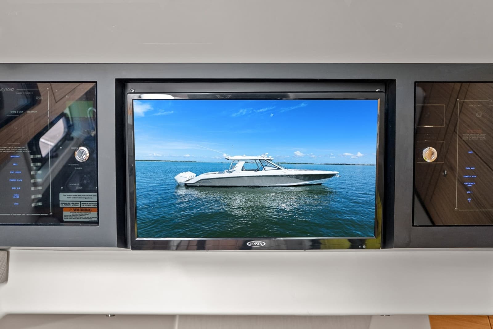 2020 Boston Whaler 380 Realm