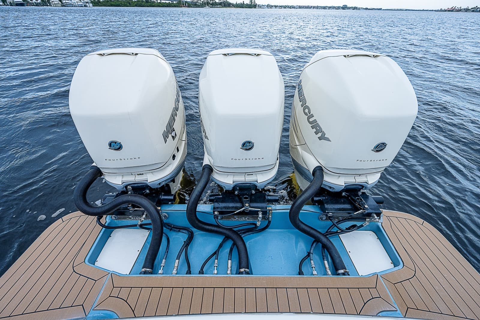 Scout 35 - WOLVERINE -  triple Mercury 350 HP Engines