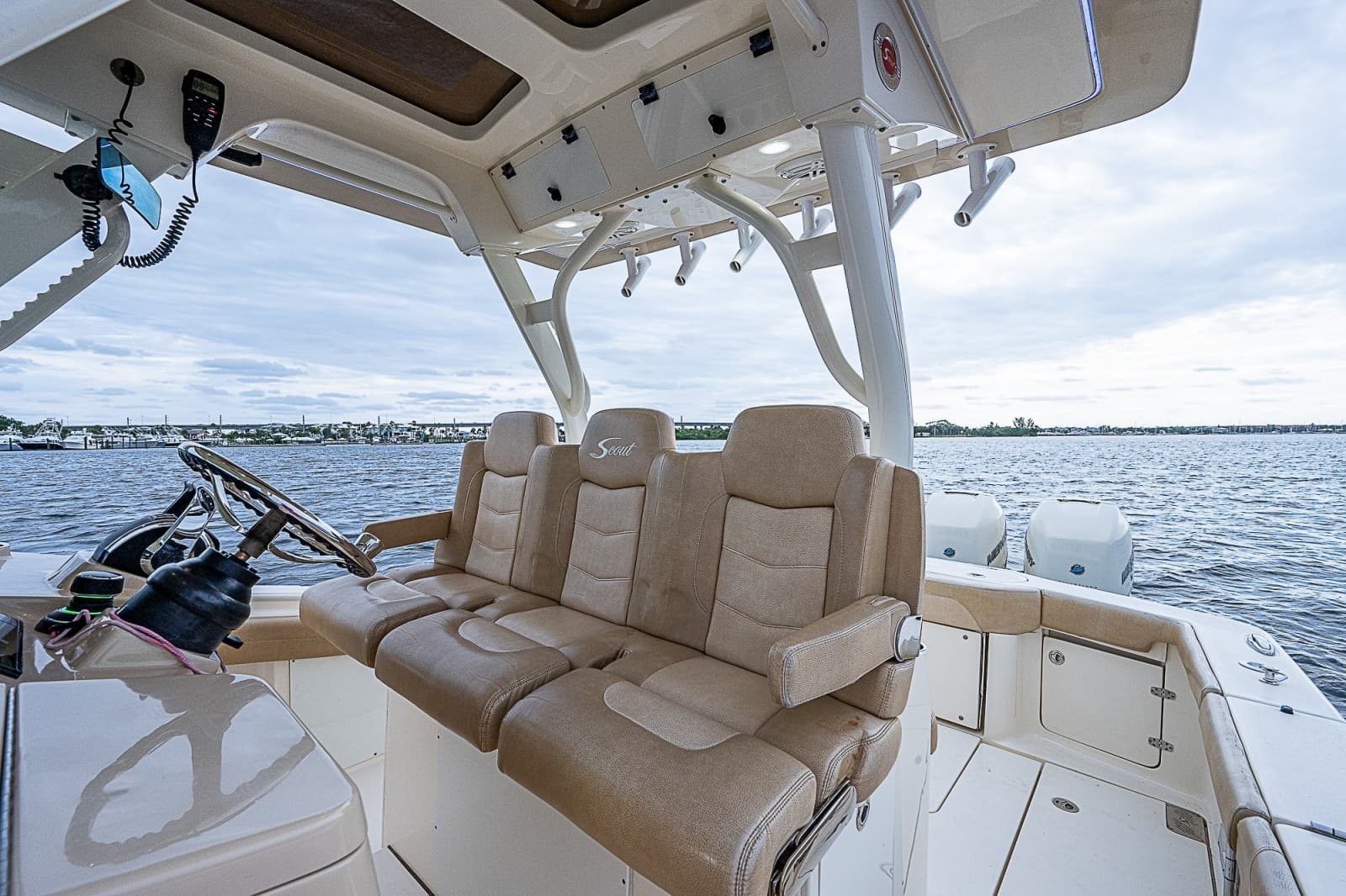 Scout 35 - WOLVERINE - Helm Seating