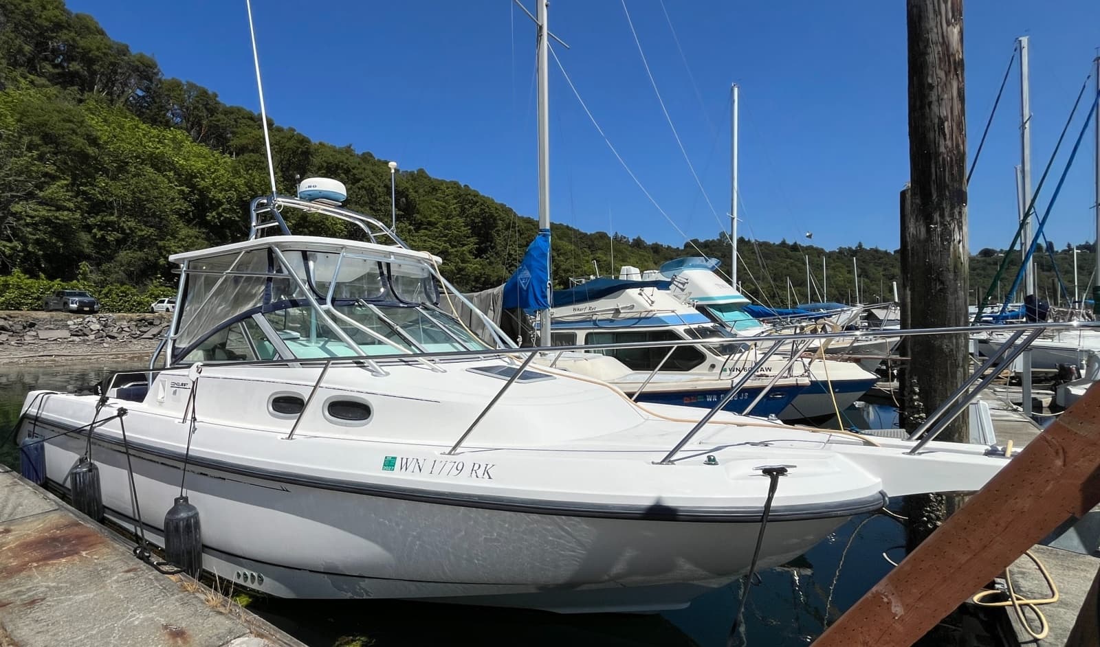 2001 Boston Whaler Conquest 28