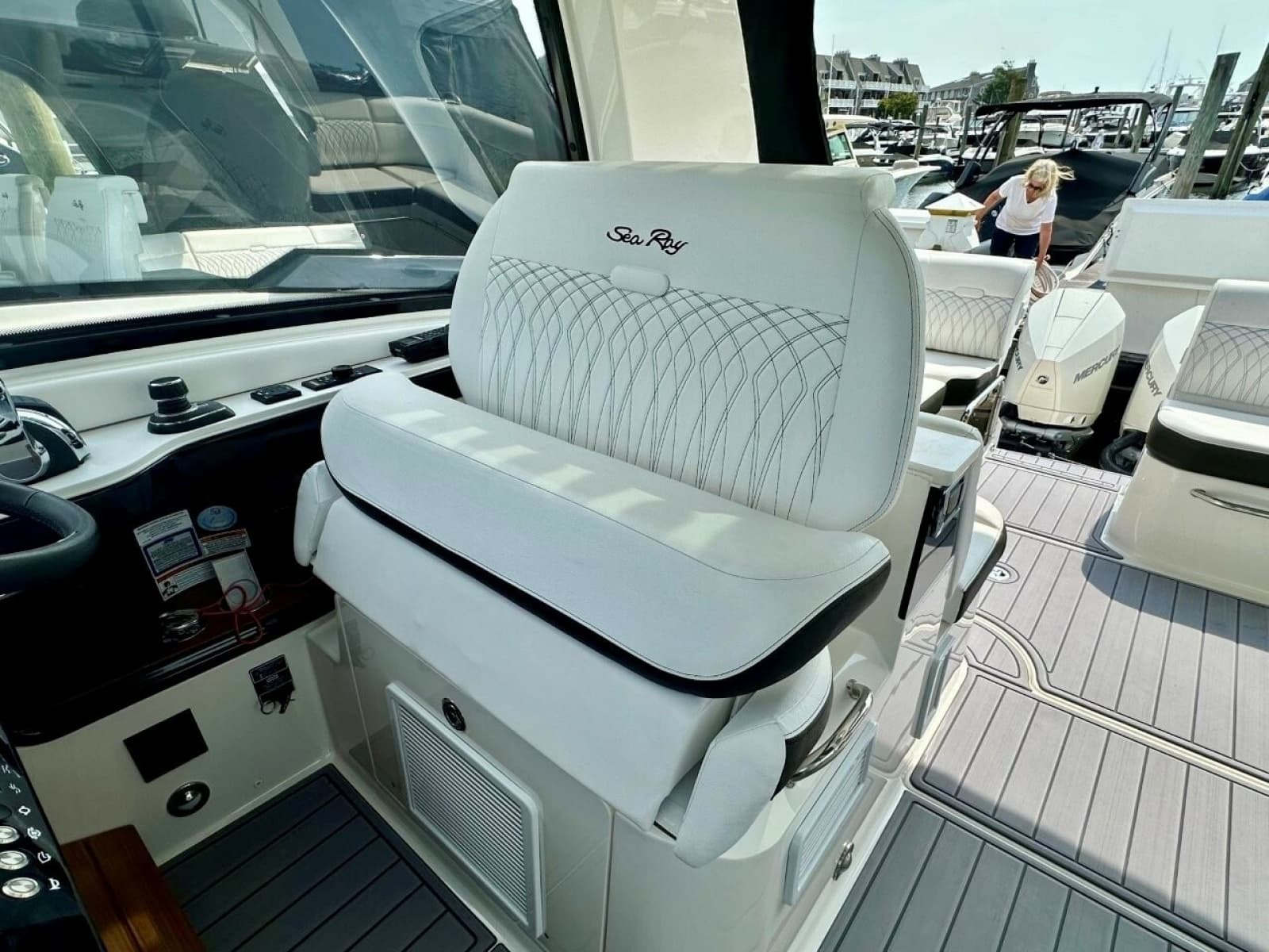 2022 Sea Ray 37 Sundancer 370 OB