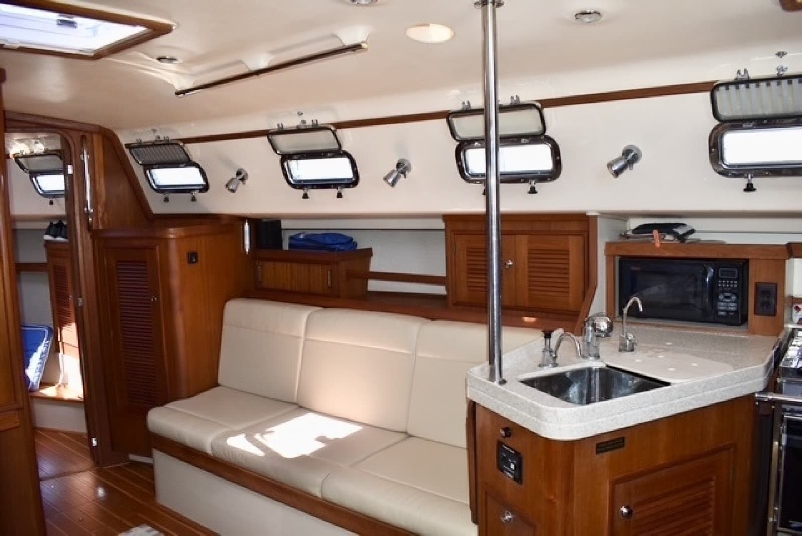 2004 Island Packet 370