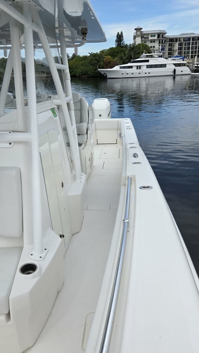 2018 Invincible 39 Open