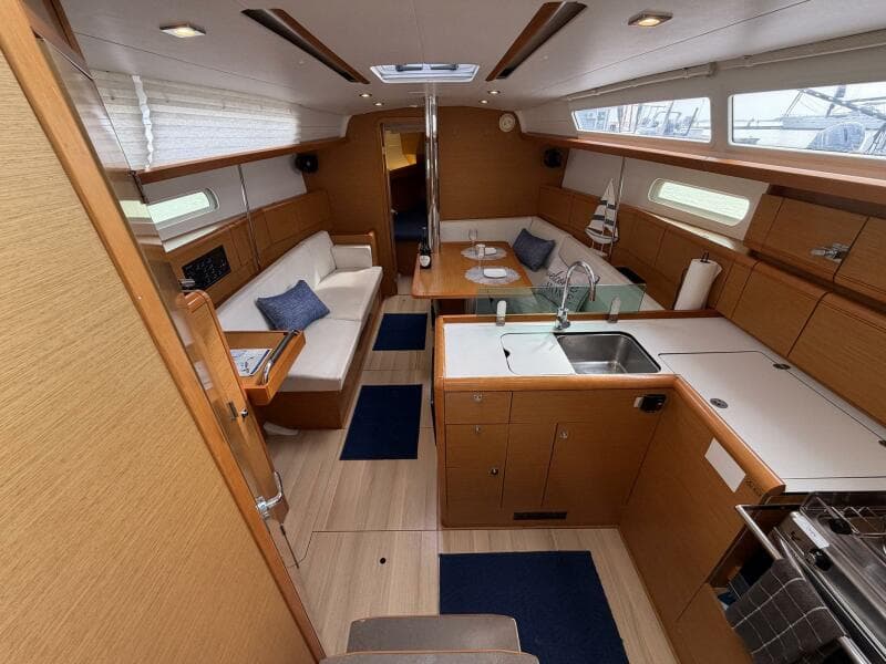 2018 Jeanneau Sun Odyssey 389