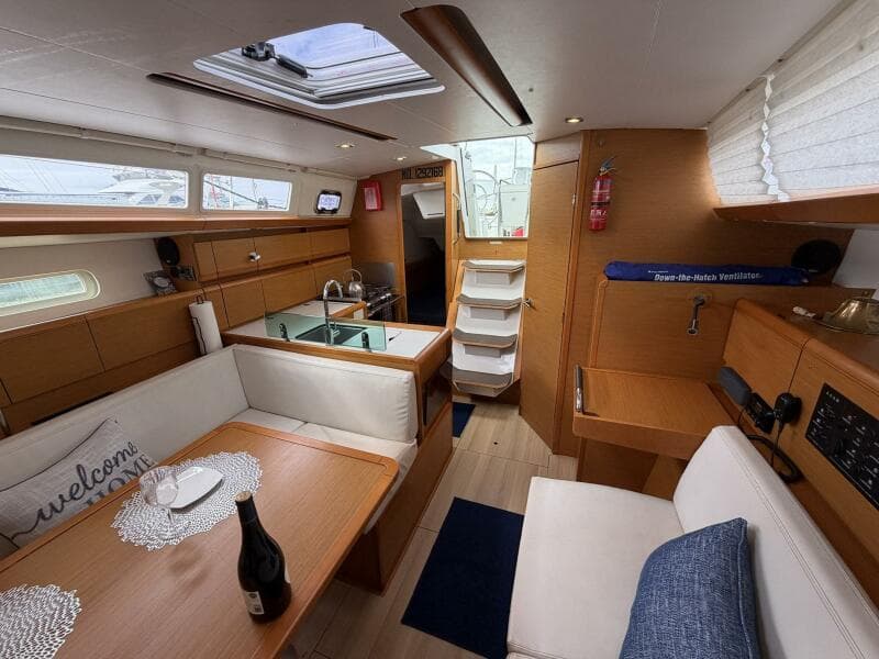 2018 Jeanneau Sun Odyssey 389