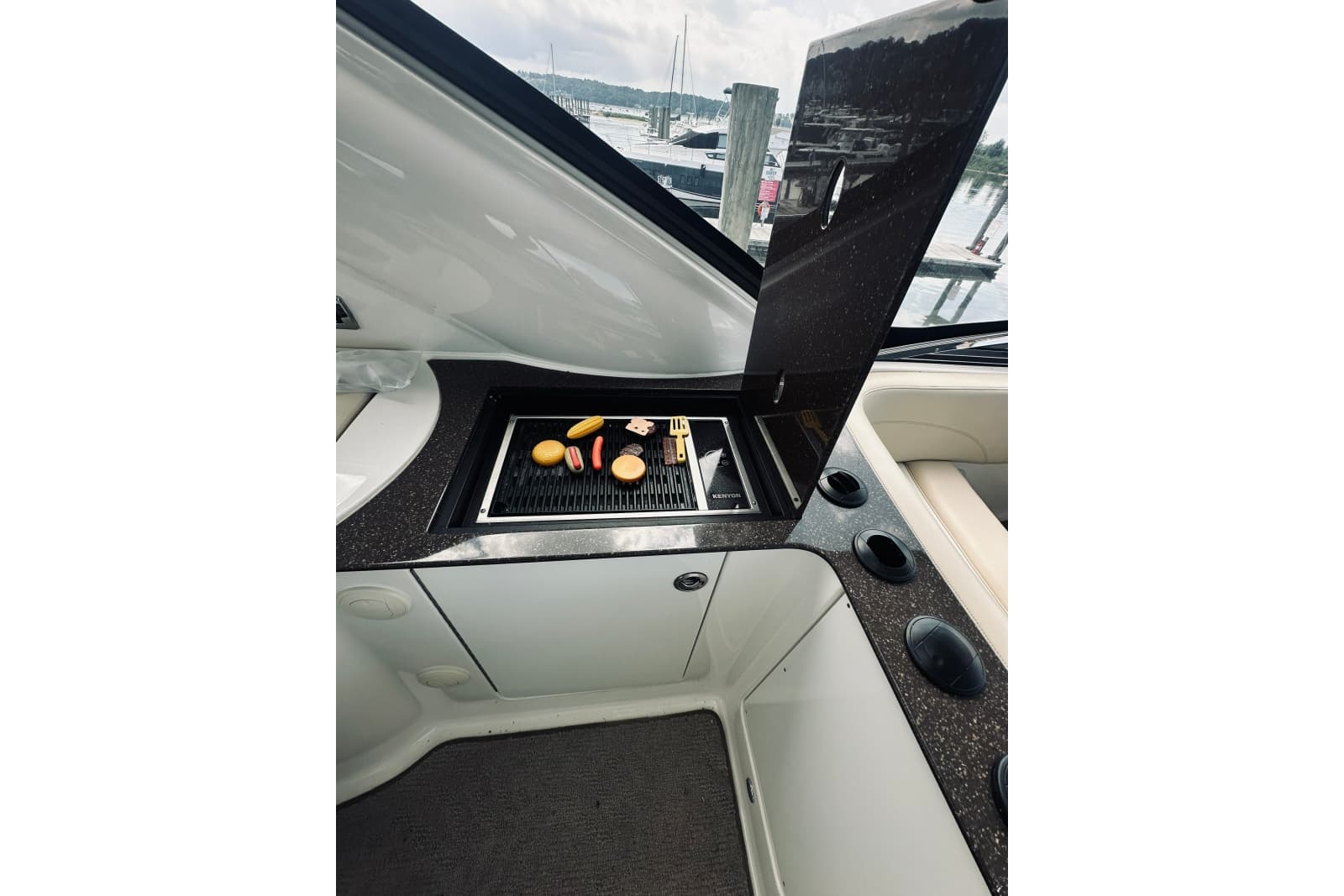 2012 Meridian 441 Sedan