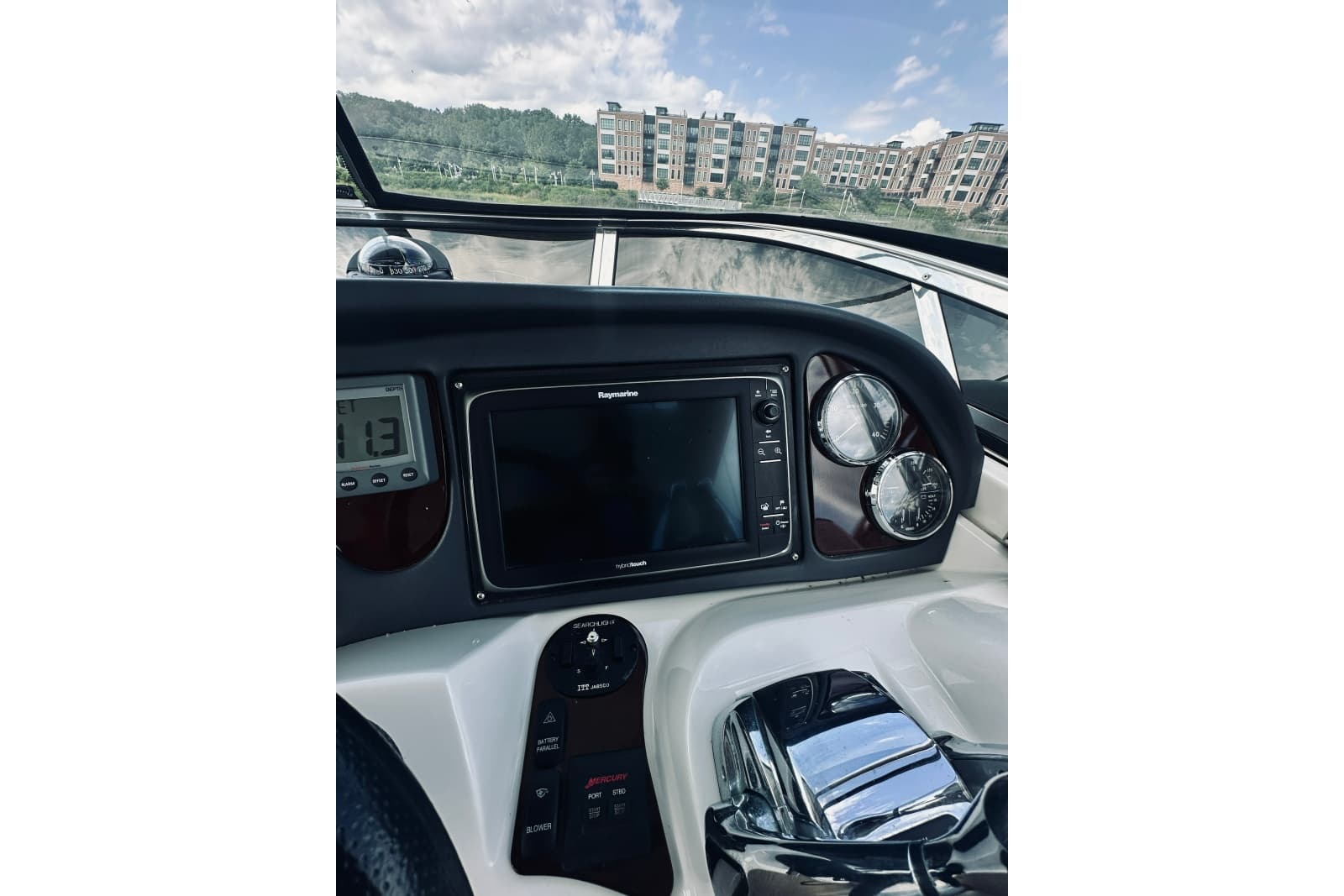 2012 Meridian 441 Sedan