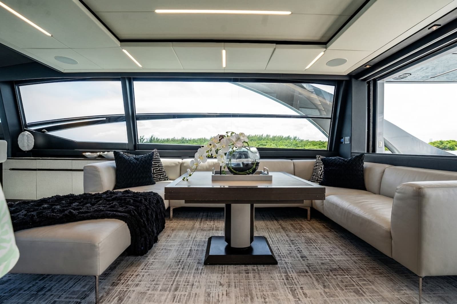 2019 Pershing 8X