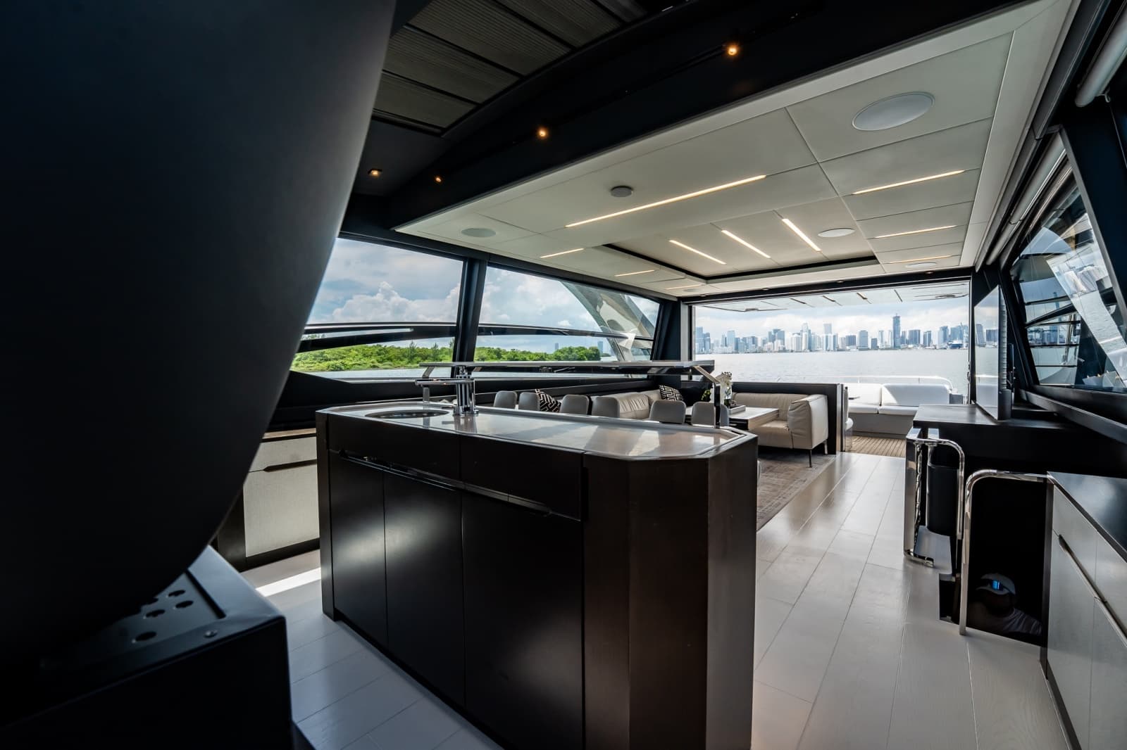 2019 Pershing 8X