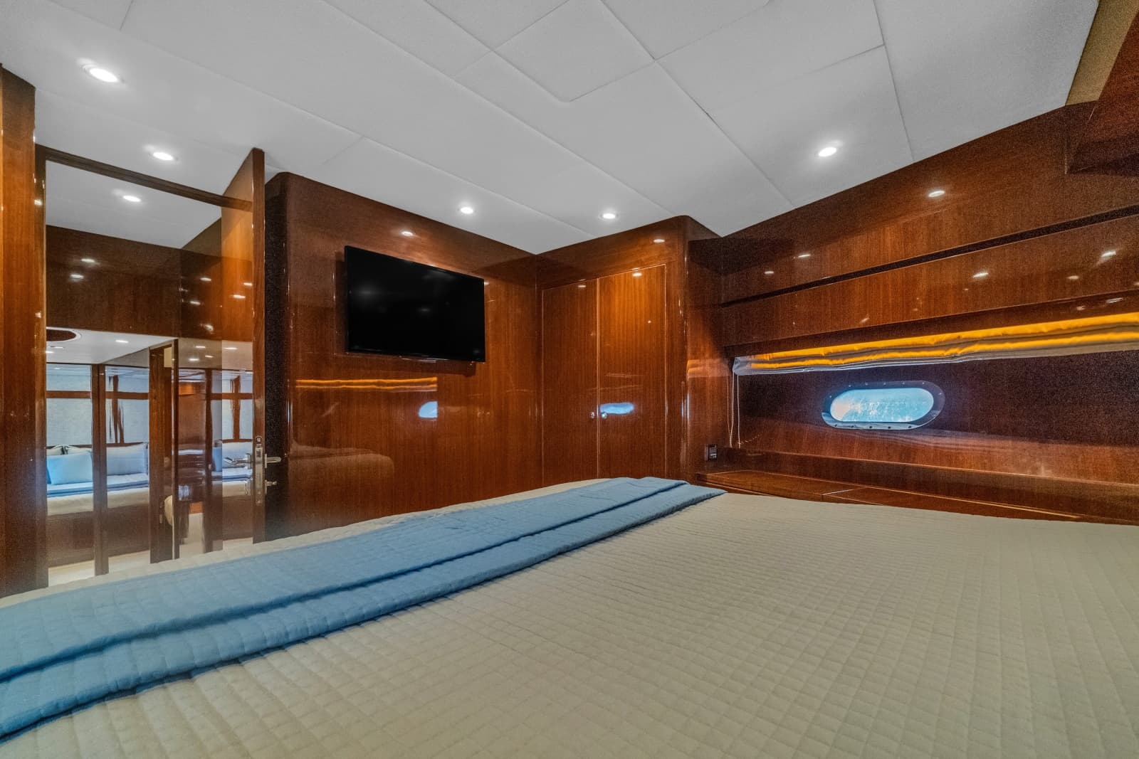 VIP Looking Aft