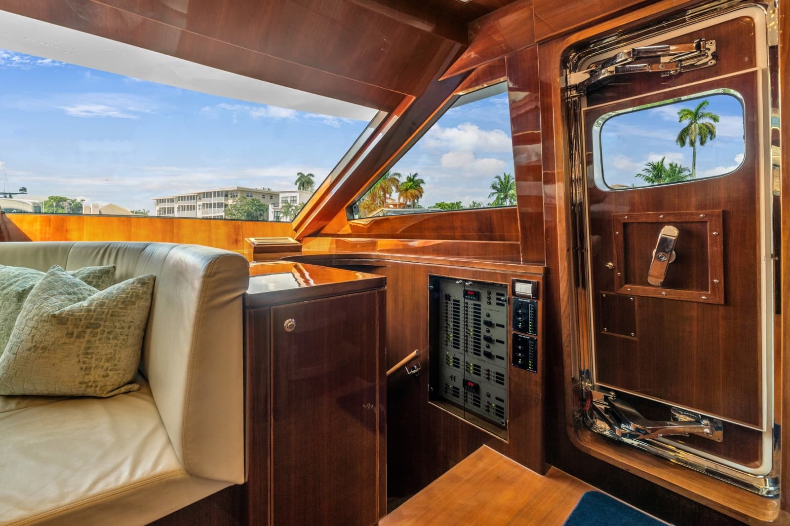 Galley Stbd Side Deck Door