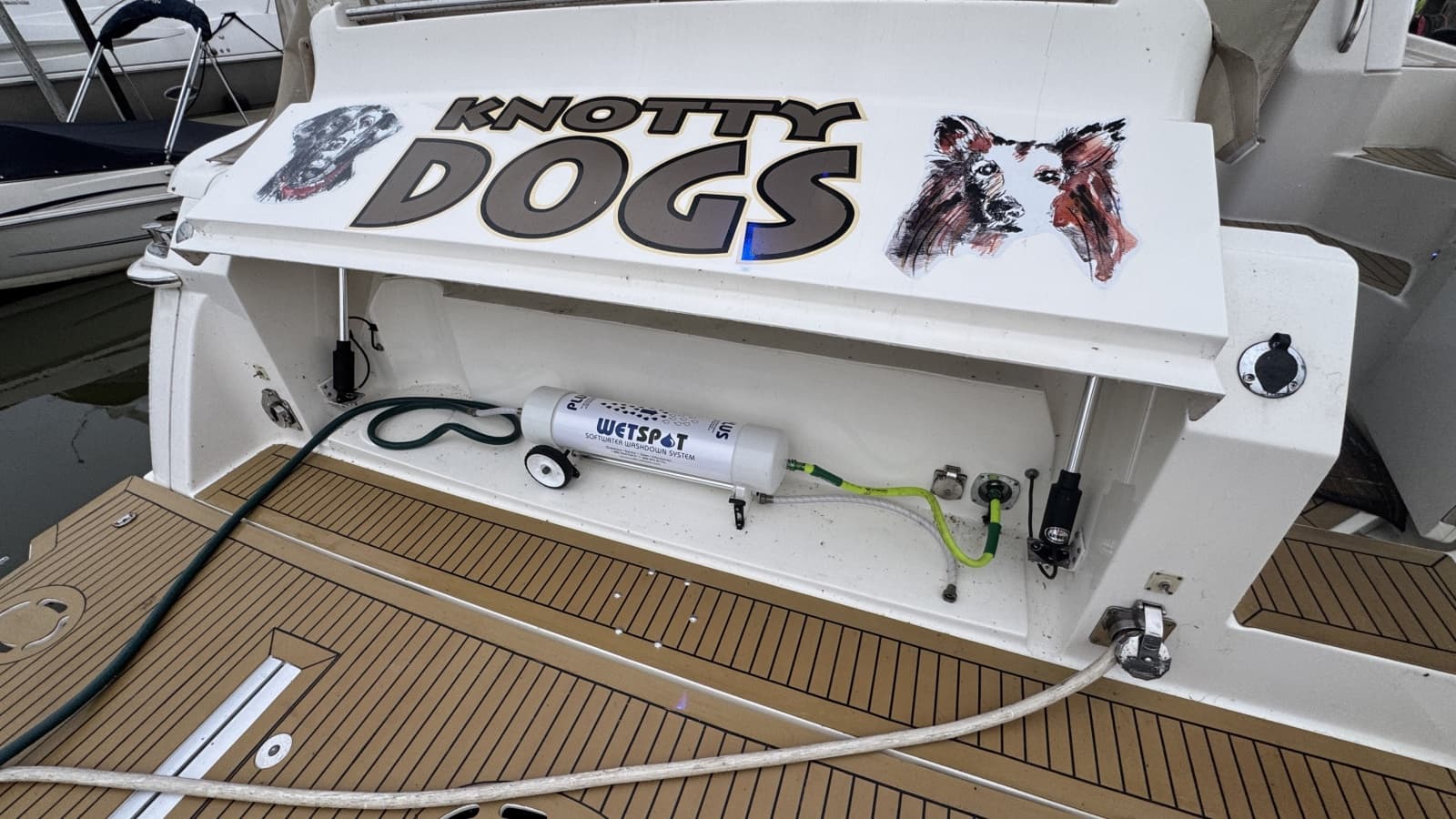 Exterior - Stern