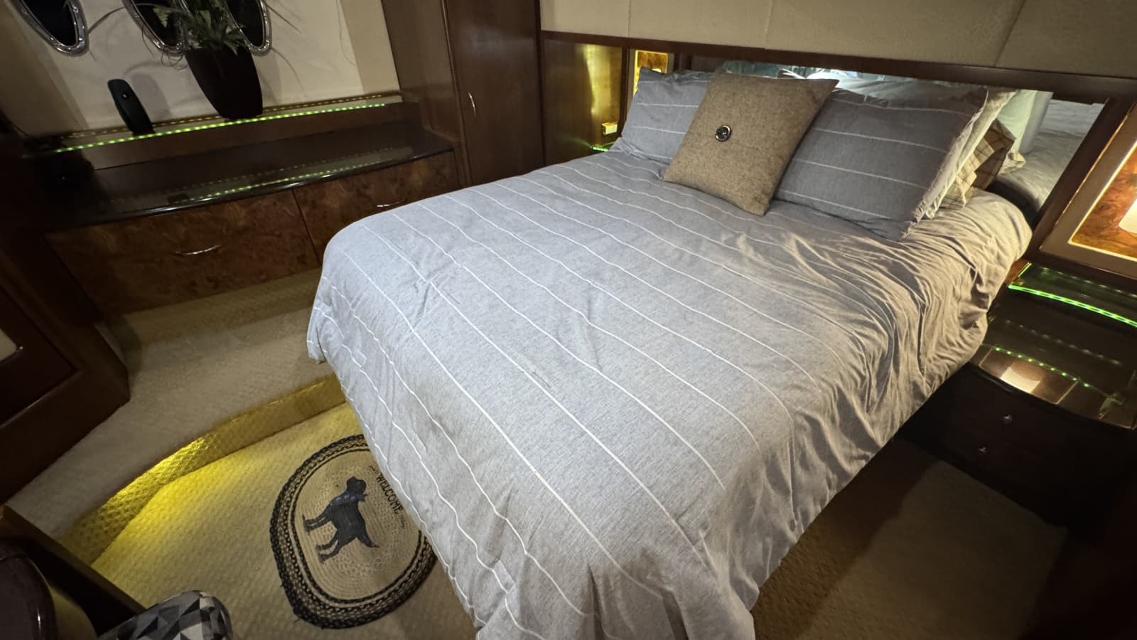 Master Stateroom - Full Beam, Amidship