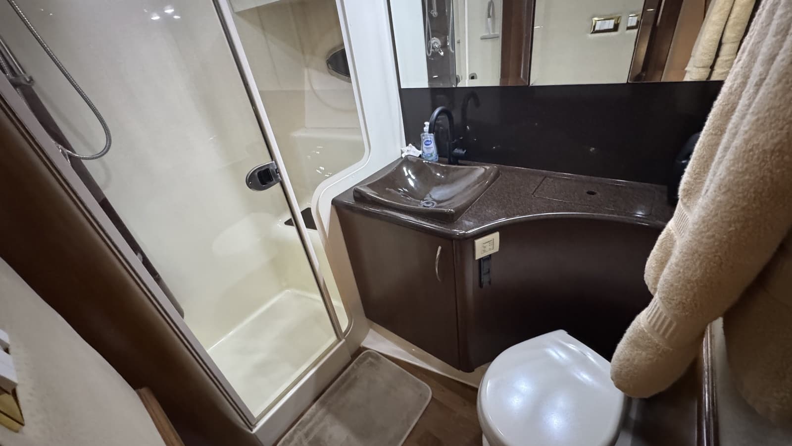 Master Ensuite Head