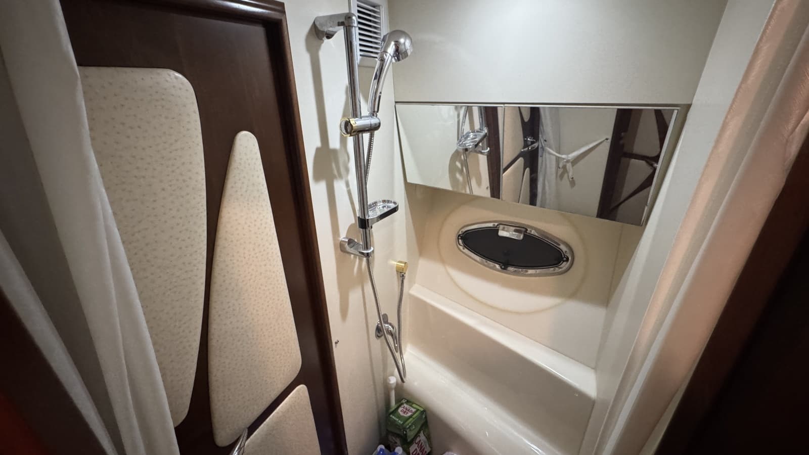 Forward VIP Ensuite - Separate Shower
