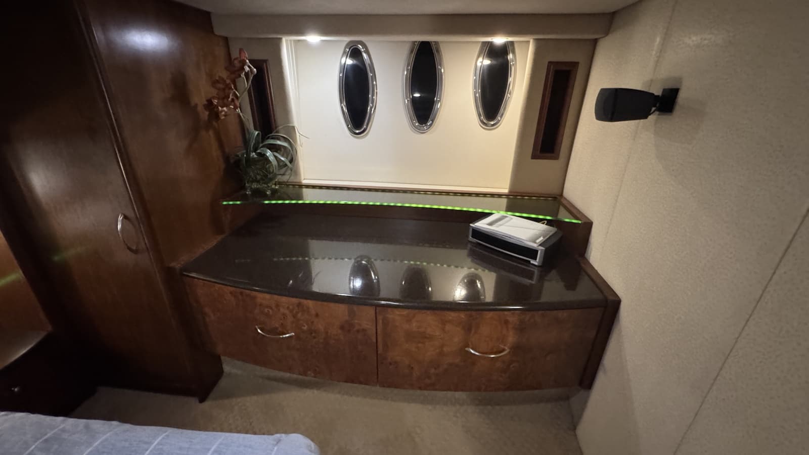 Master Stateroom - Full Beam, Amidship