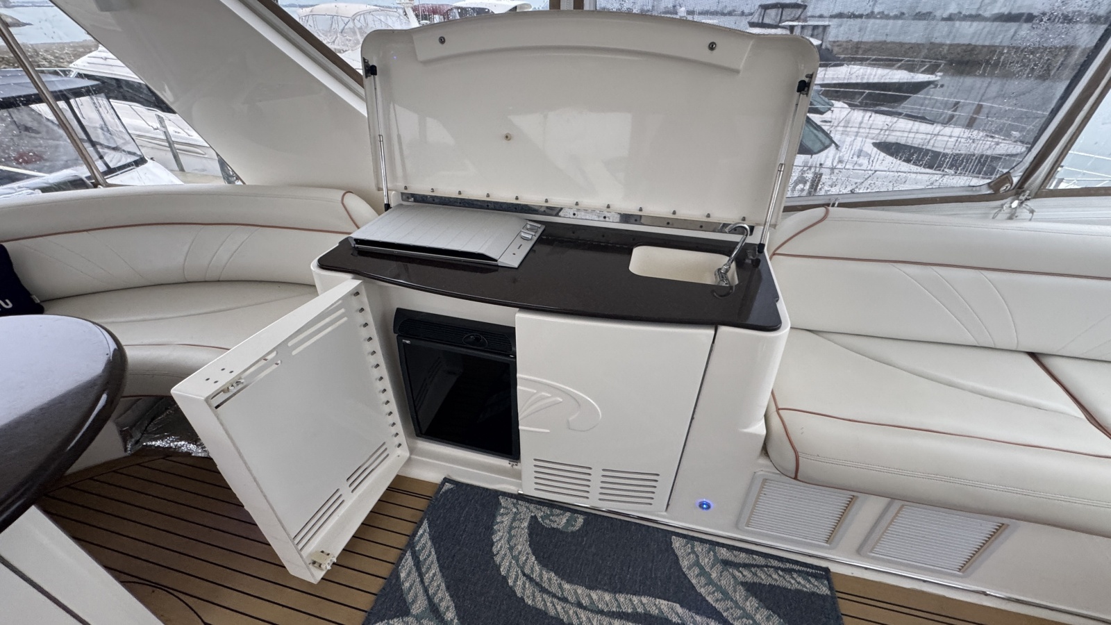 Flybridge Kitchenette