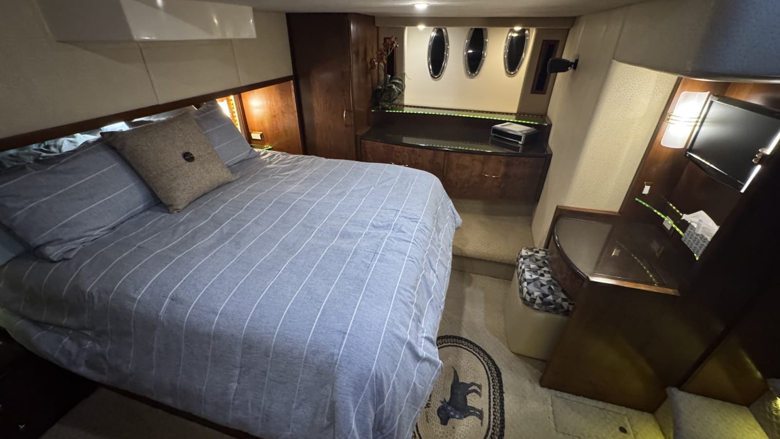 Master Stateroom - Full Beam, Amidship