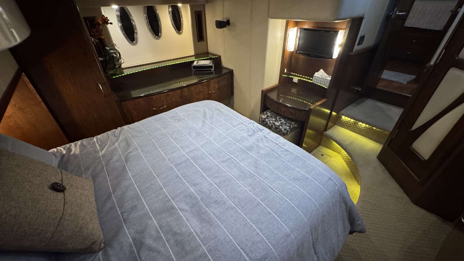 Master Stateroom - Full Beam, Amidship