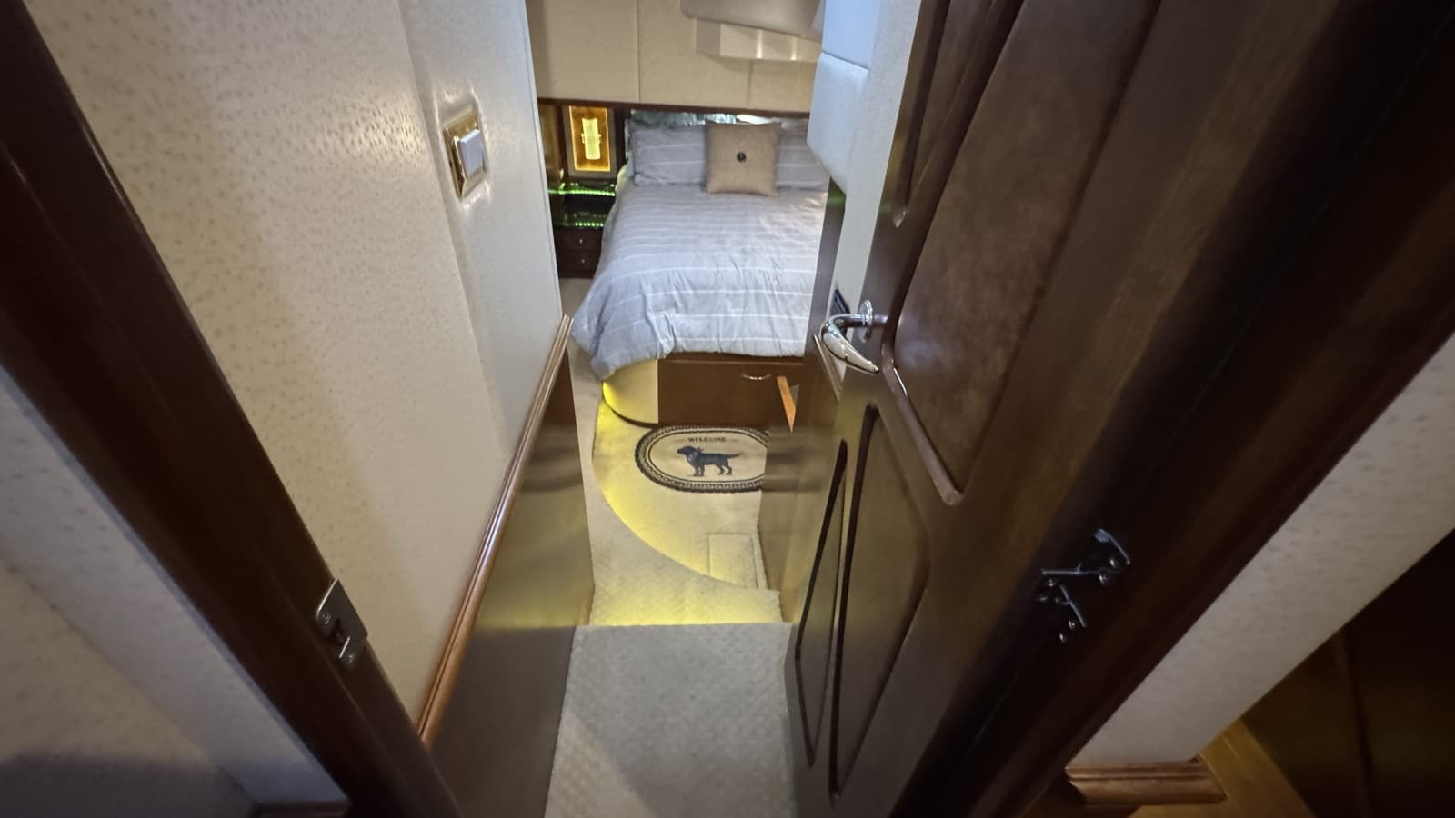 Master Stateroom - Full Beam, Amidship