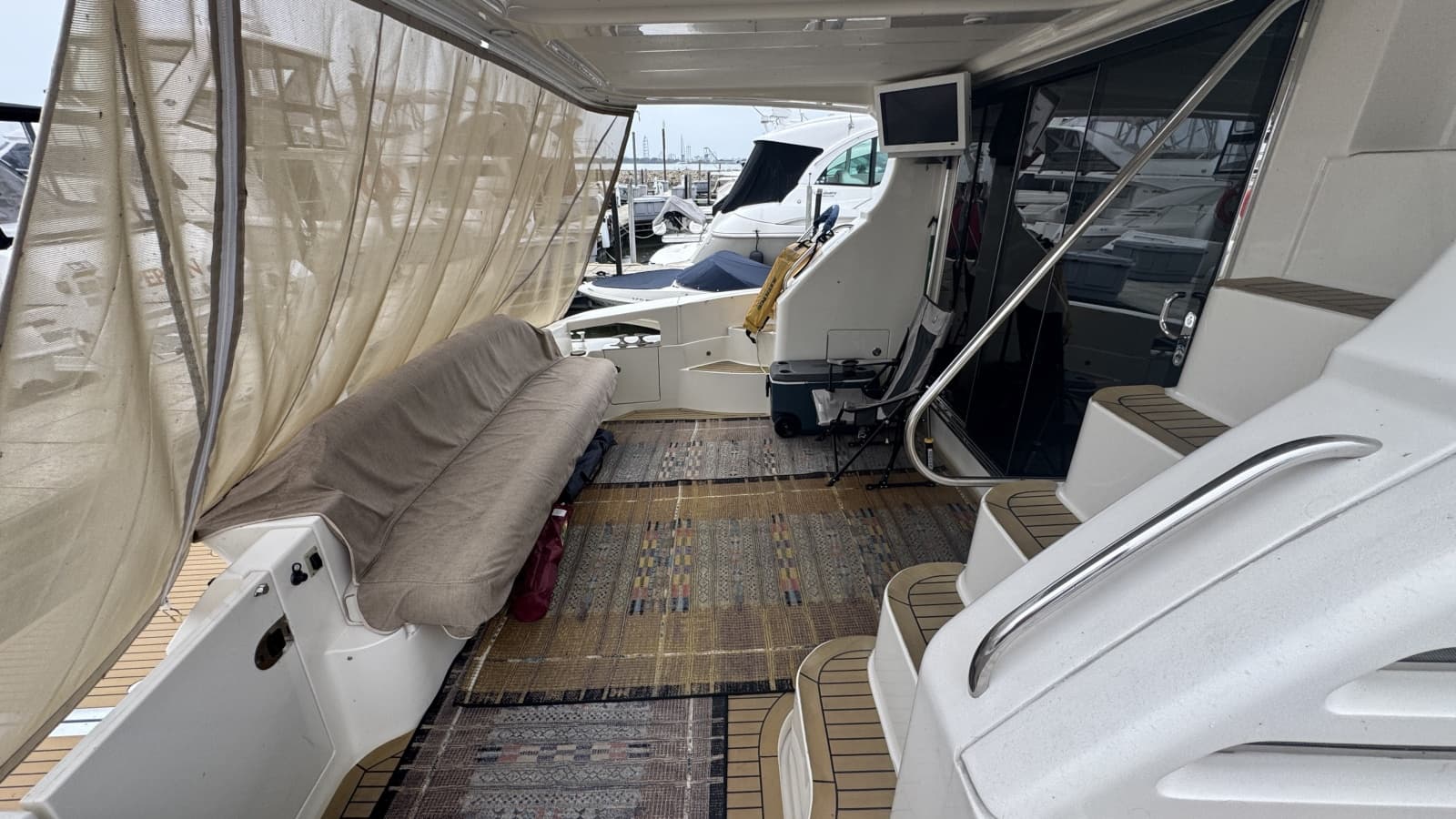 Aft Cockpit