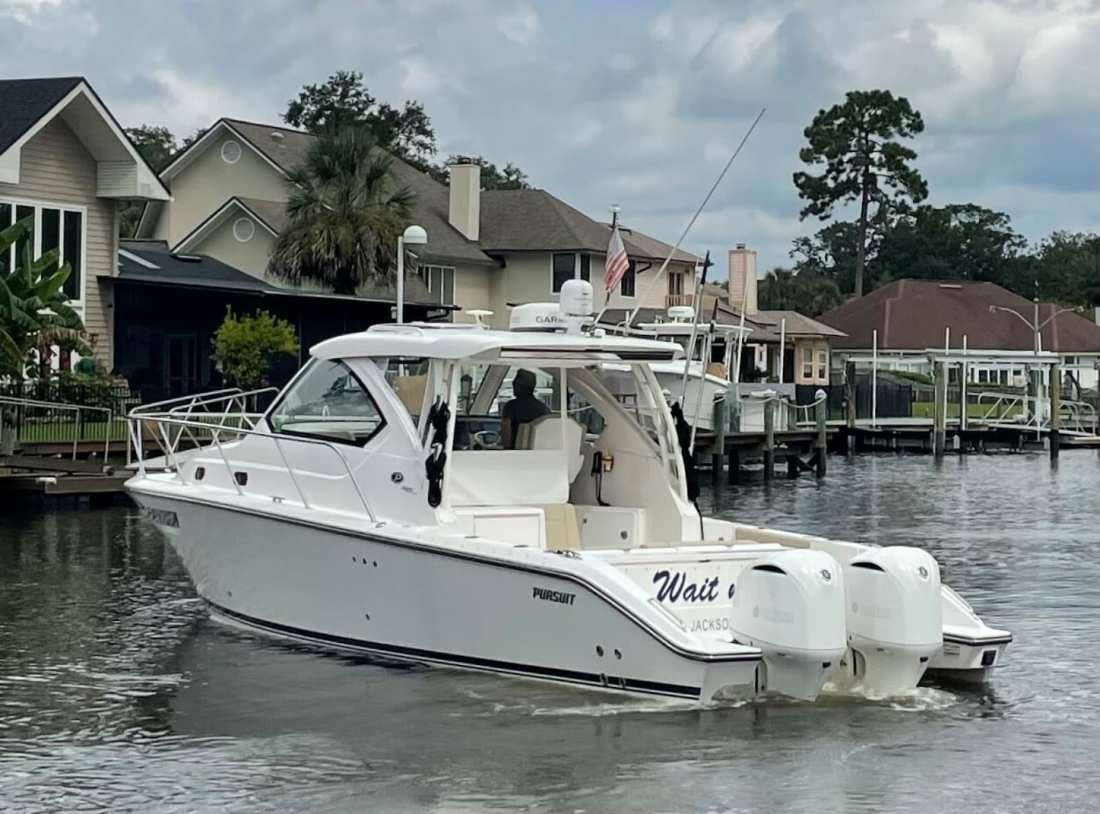 Pursuit 325 OS - Wait N' Line