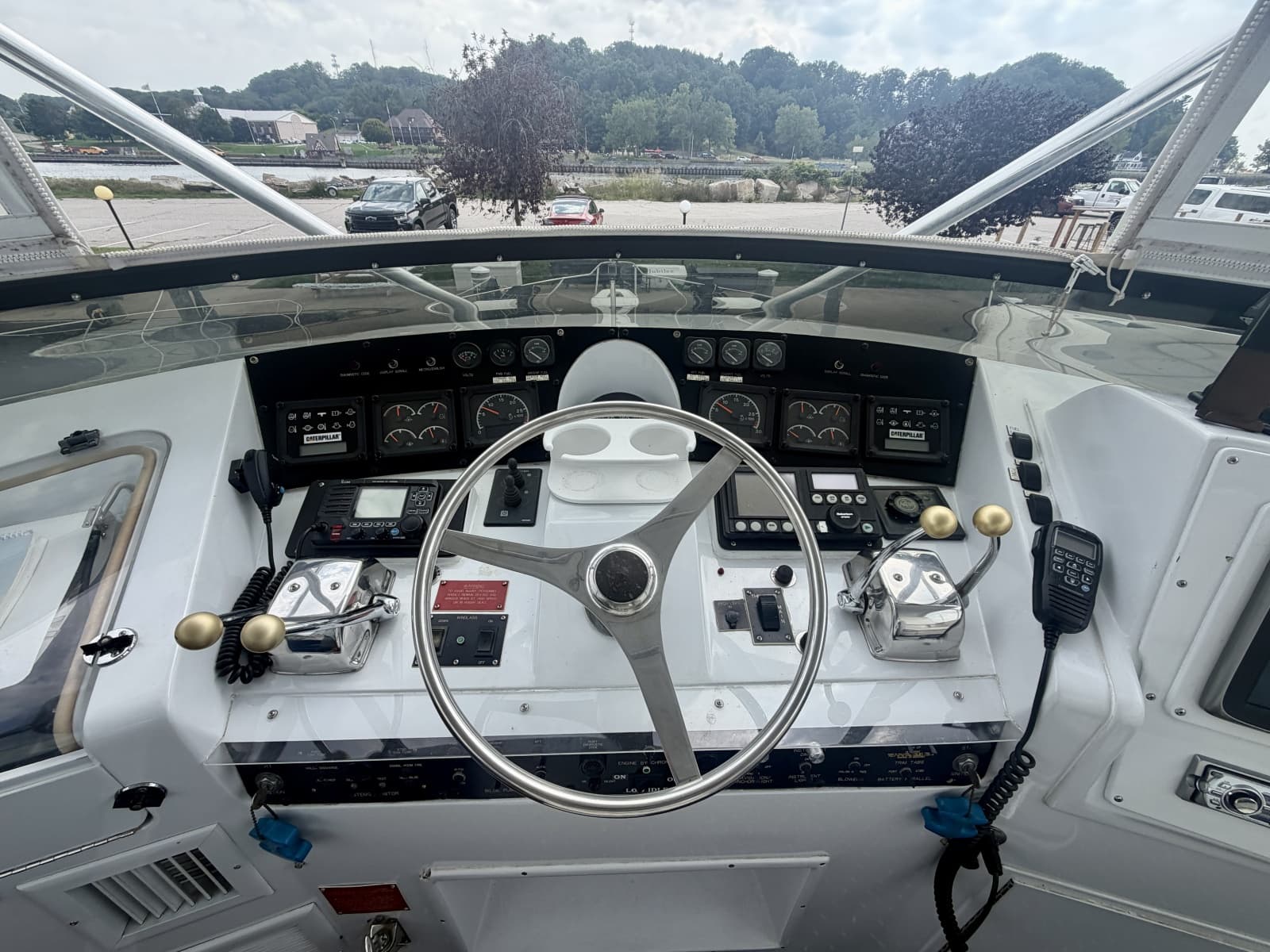 1999 Hatteras 52 Cockpit Motor Yacht