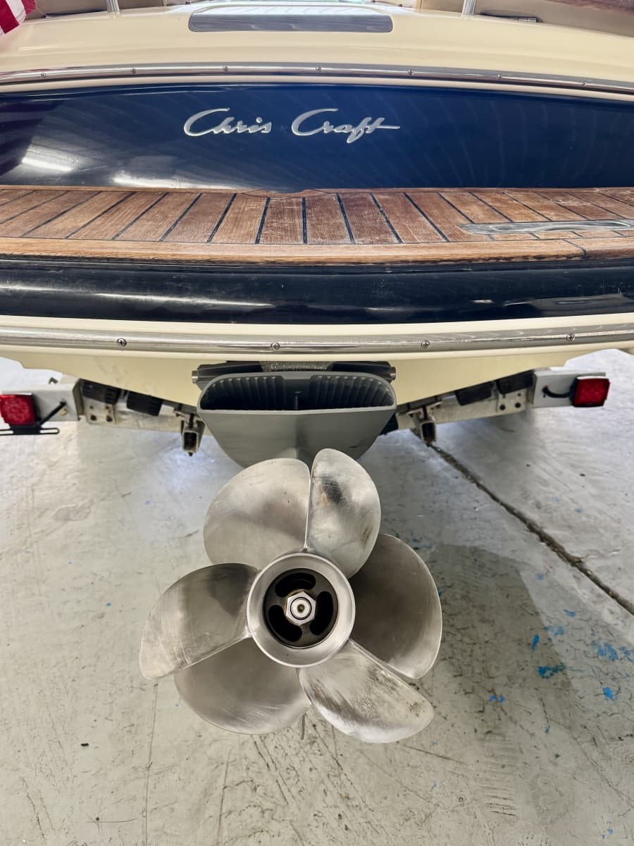 2016 Chris-Craft Carina 21