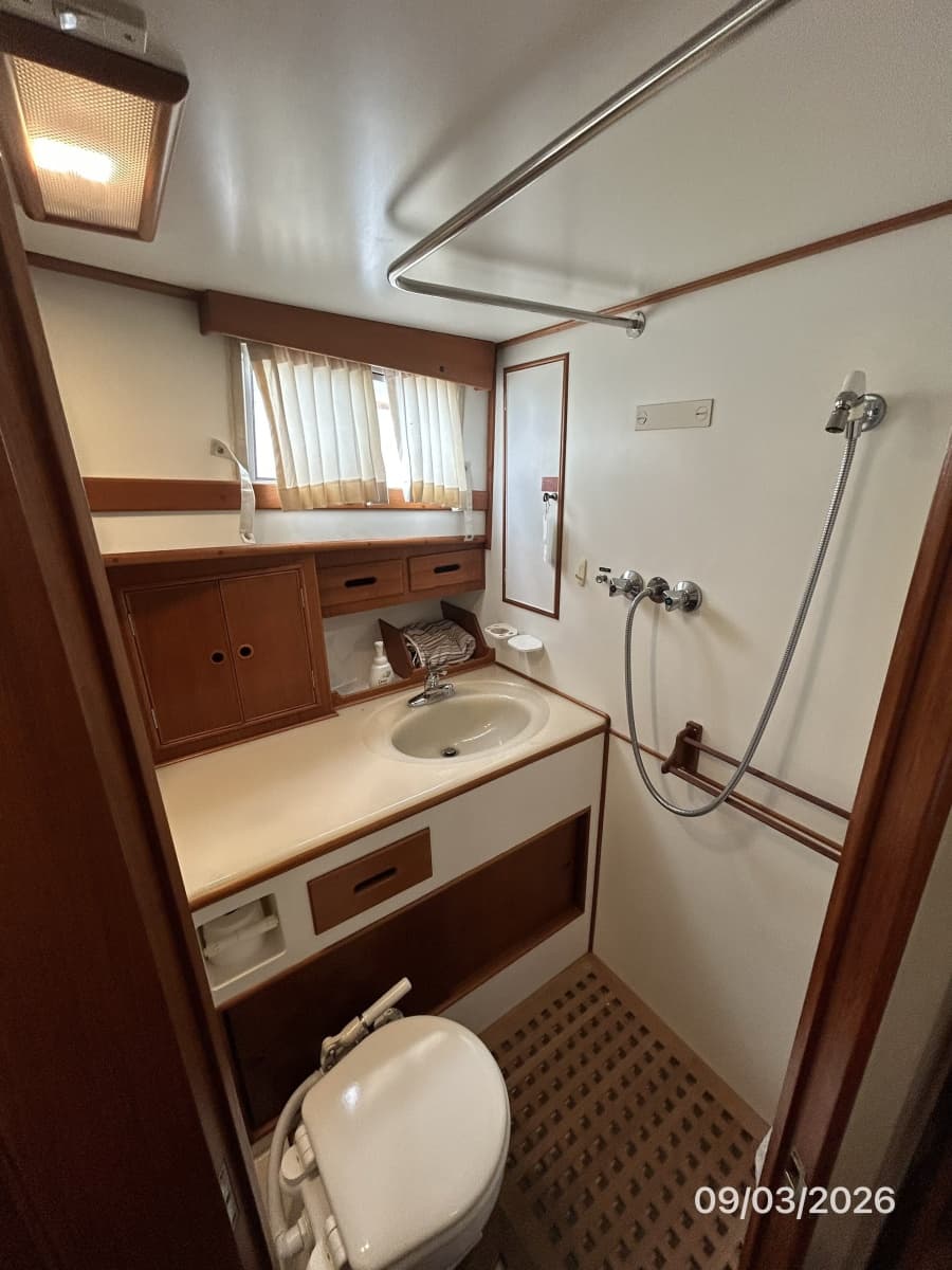 42' Grand Banks guest stateroom head