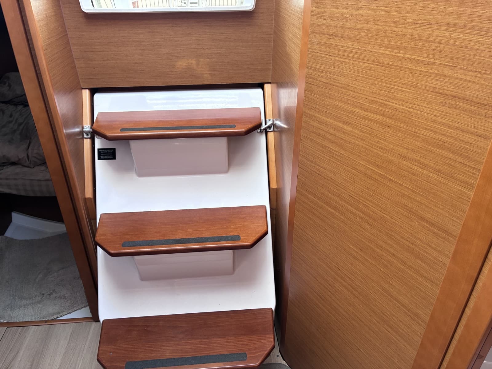 2015 Jeanneau Sun Odyssey 349