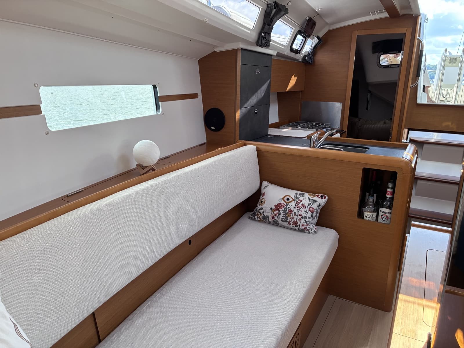 2015 Jeanneau Sun Odyssey 349