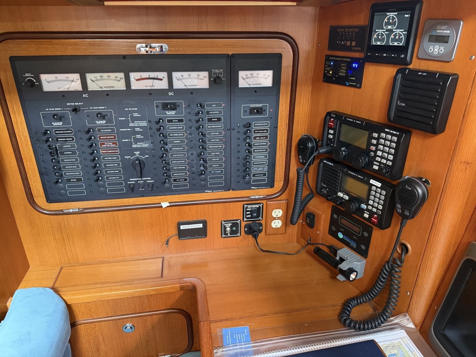 2008 Passport 515 Center Cockpit
