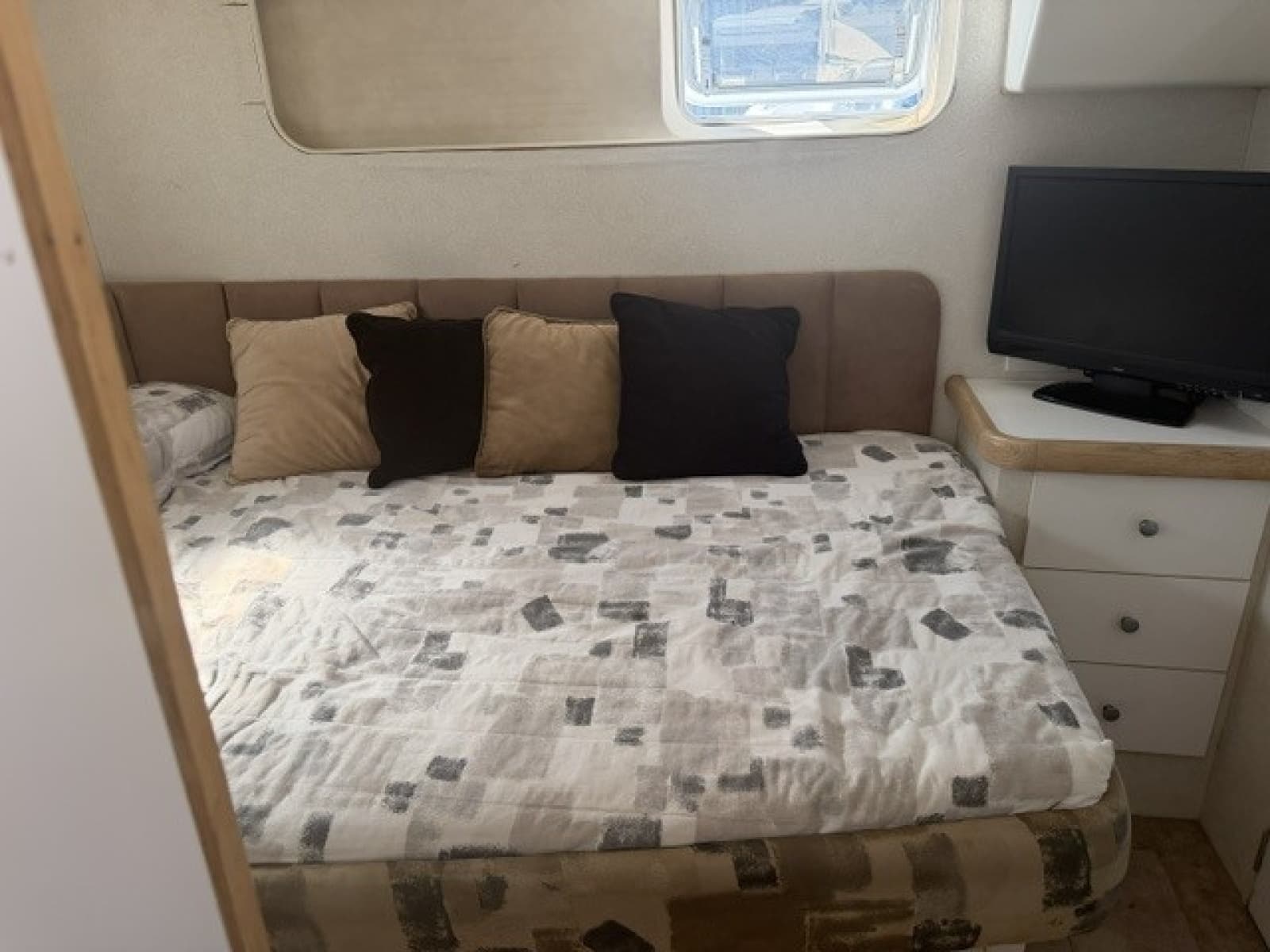 Aft stateroom berth