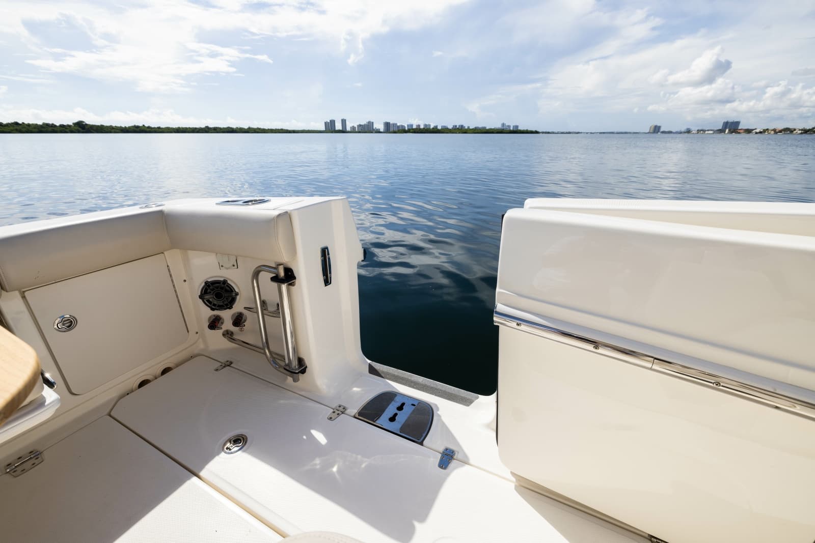 2024 Boston Whaler 330 Outrage