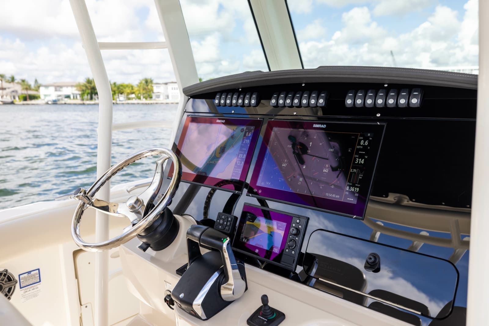 2024 Boston Whaler 330 Outrage