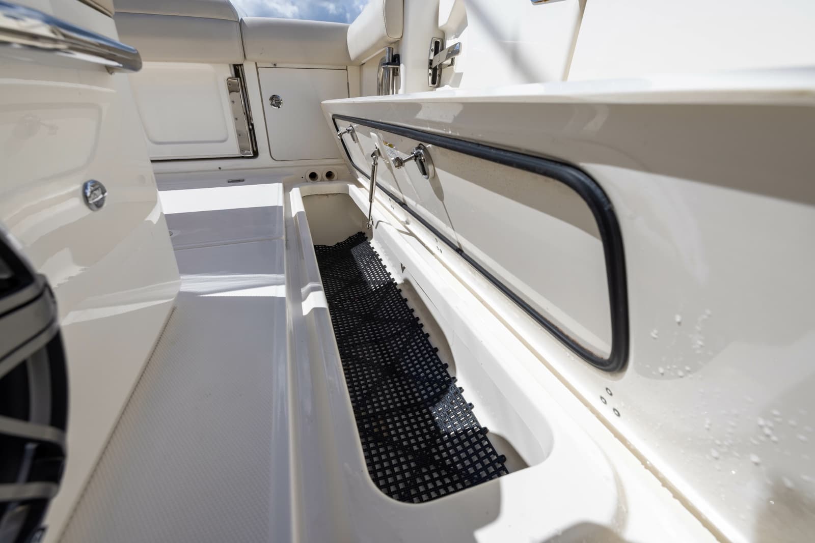 2024 Boston Whaler 330 Outrage