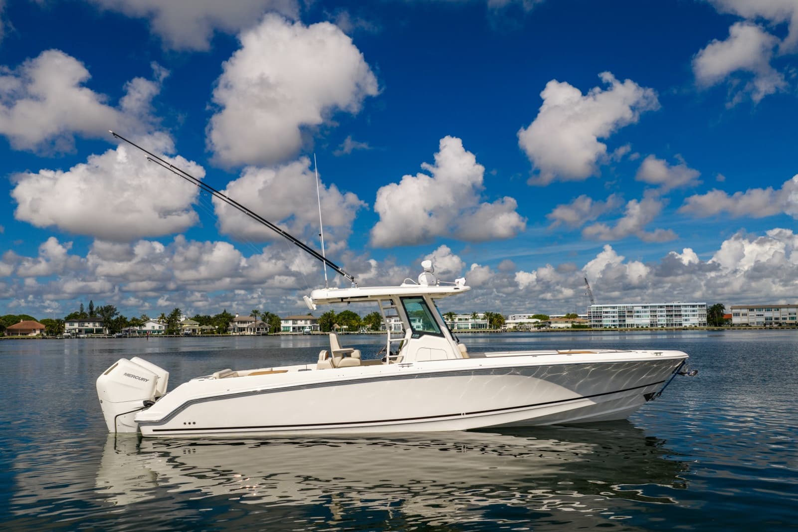2024 Boston Whaler 330 Outrage