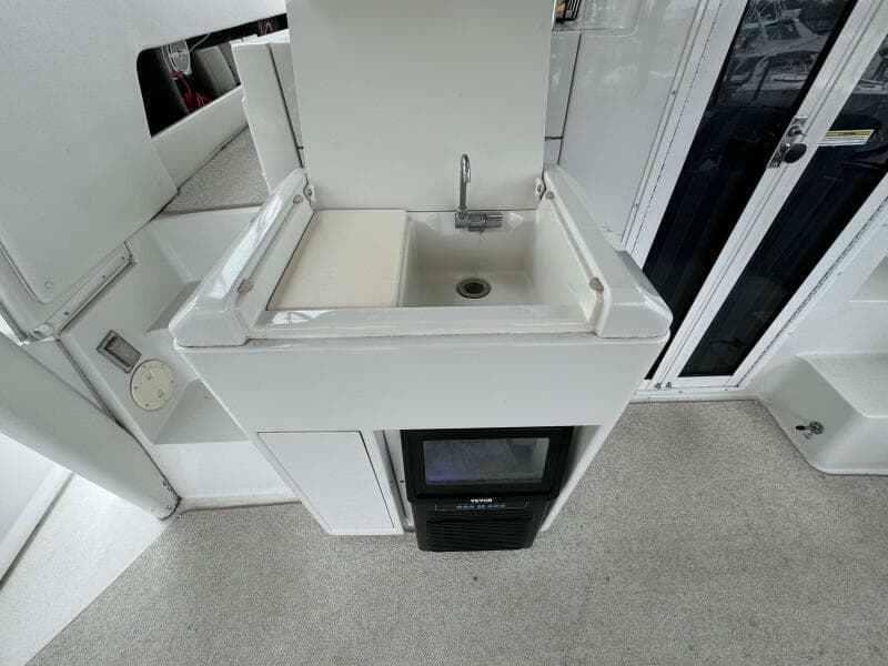 18 1999 Carver 406 Aft Sundeck Sink And IceMaker
