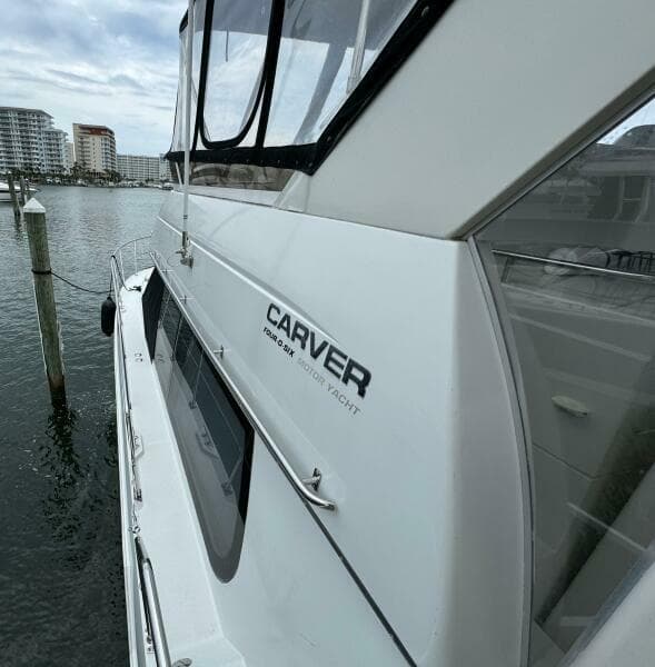 11 1999 Carver 406 Port Side