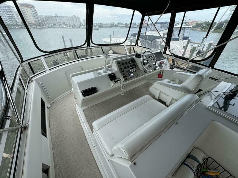 21 1999 Carver 406 Helm 2