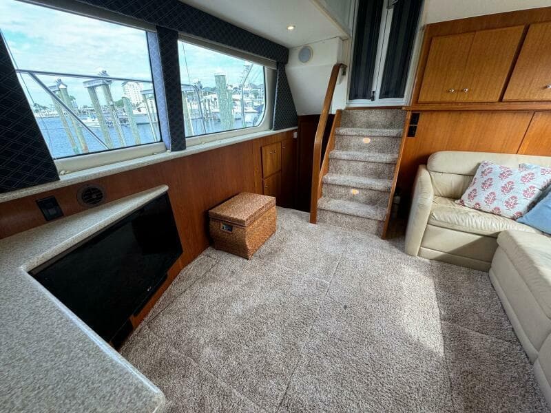 28 1999 Carver 406 Salon Facing Aft