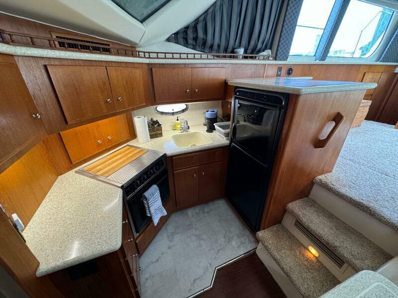 36 1999 Carver 406 Galley 2