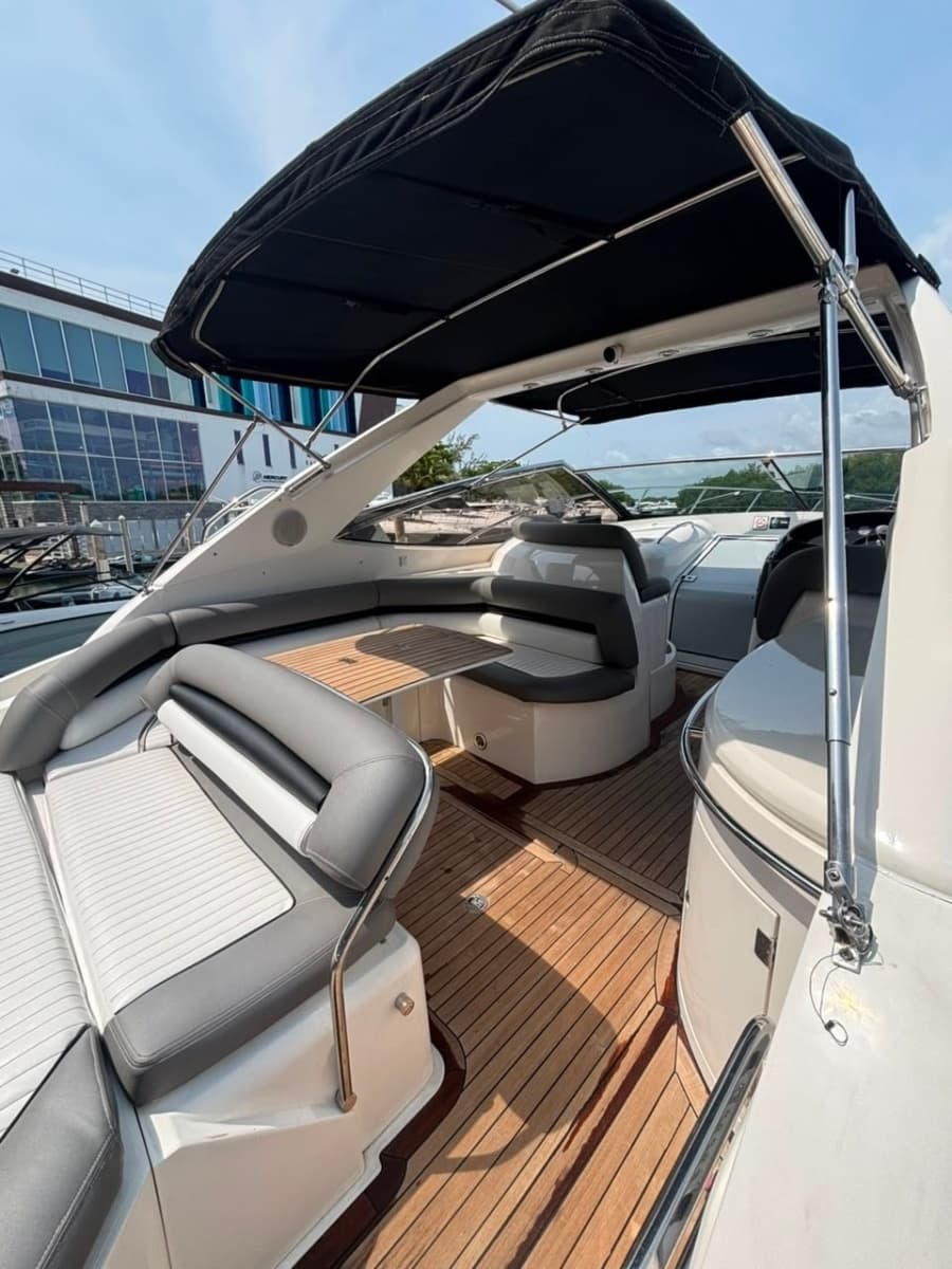 2004 Sunseeker Portofino 46